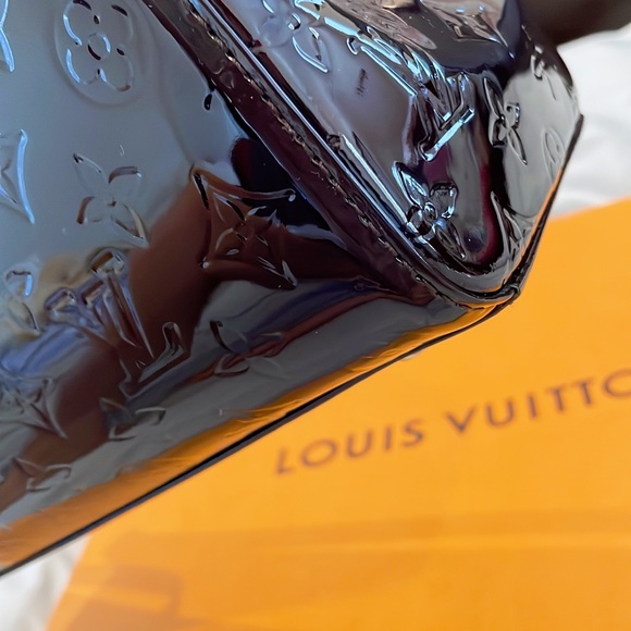 Louis Vuitton Vernis Brea GM Handbag! Was Retailed For $3050 + Tax! - Picture 11 of 16
